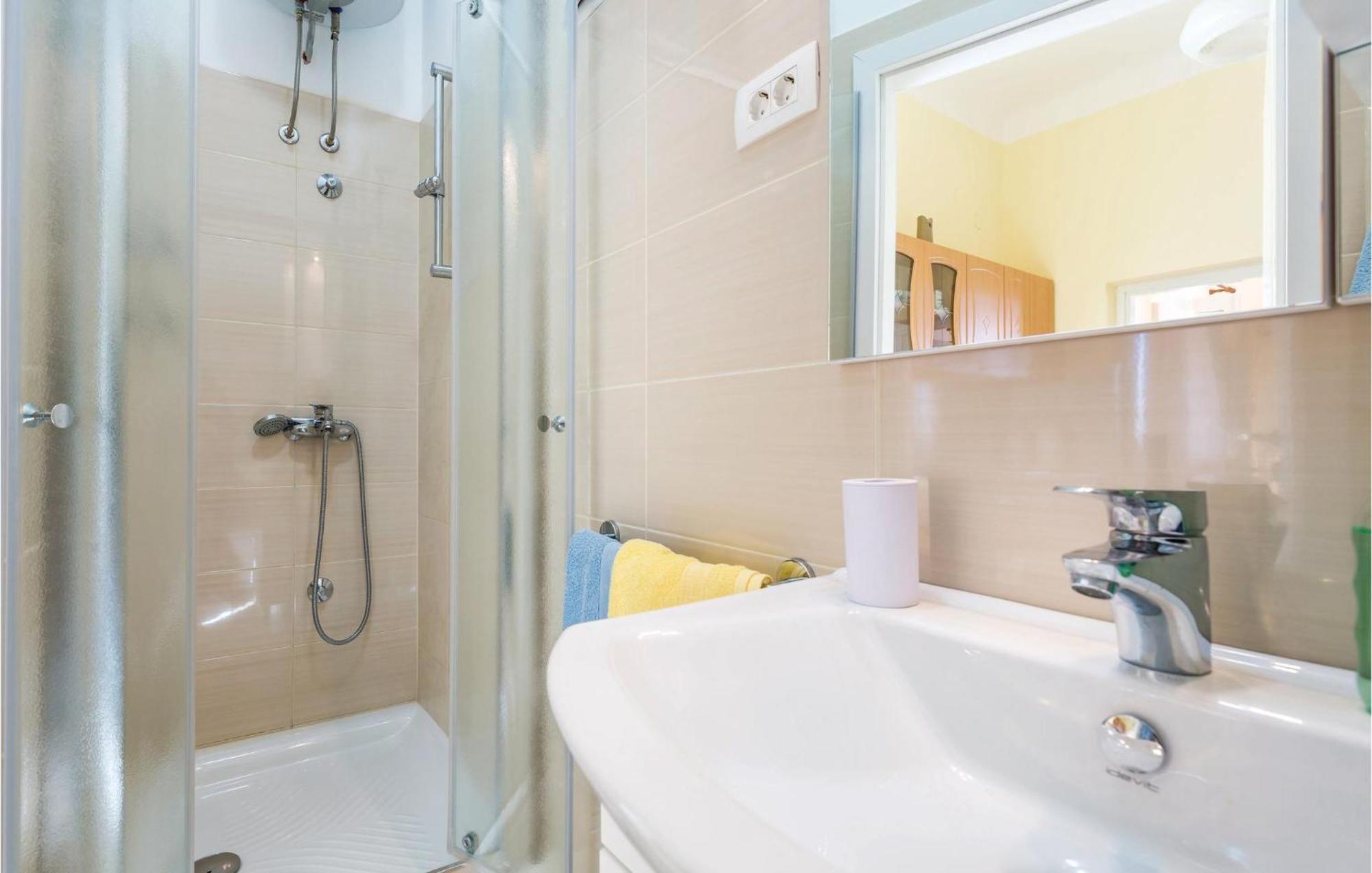 Stunning Apartment In Lovran With Kitchen מראה חיצוני תמונה